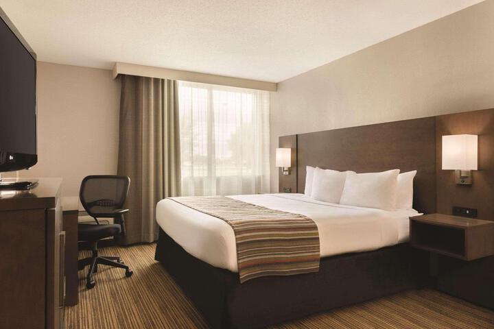 1 King Bed (7 of 11)