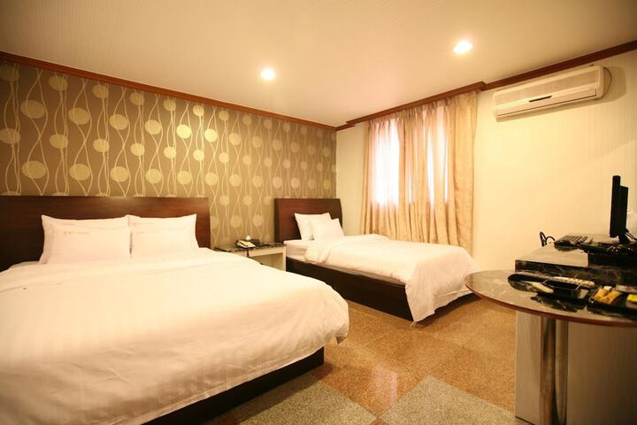 Room 19 of 43