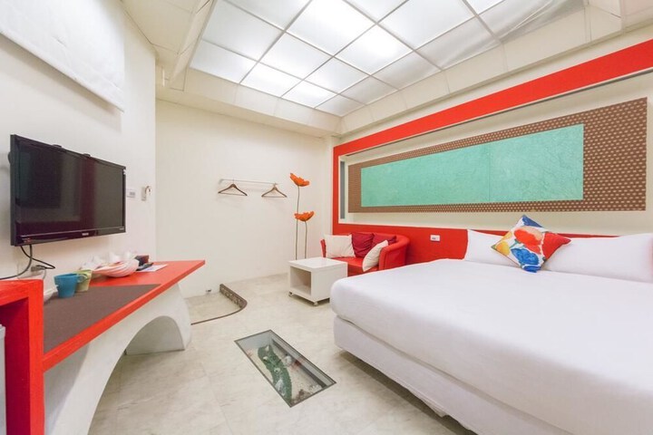 Room 11 of 34