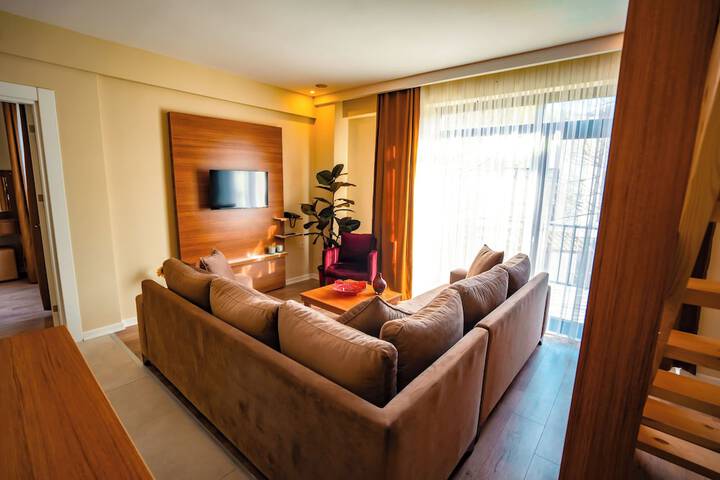 Room 10 of 34