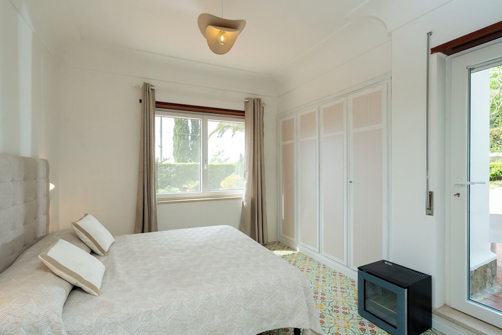 Room 6 of 14