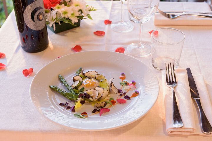 Dining 90 of 225