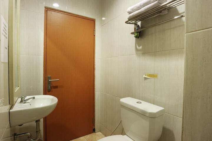 Room 32 of 47