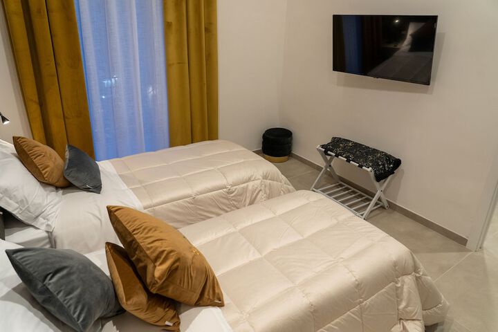 Room 11 of 38