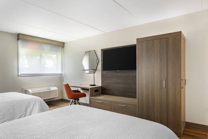 2 Queen Beds (3 of 13)