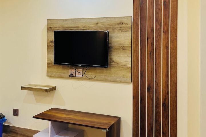 Room 4 of 15