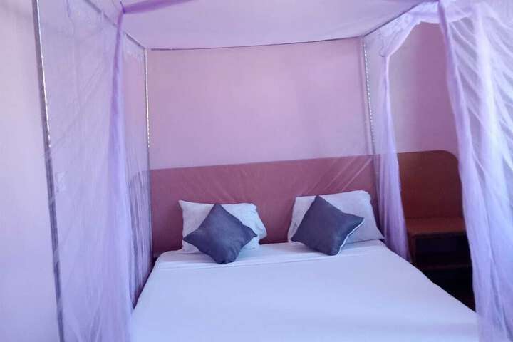 Room 4 of 6