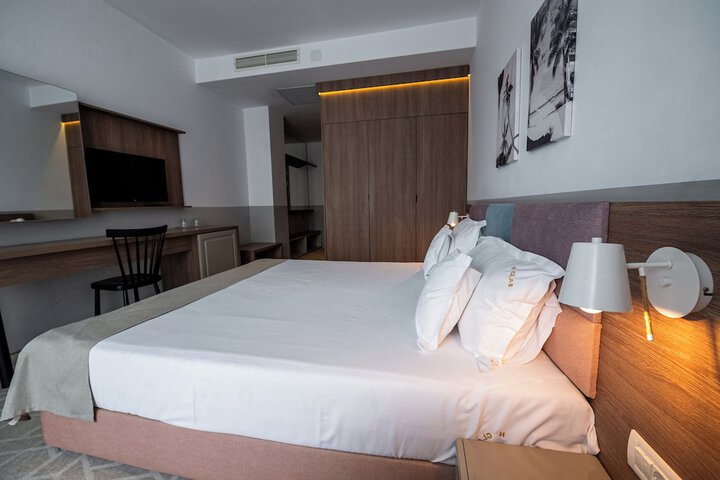 Room 32 of 51