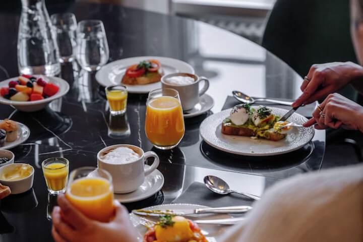 Breakfast/Coffee Service 114 of 132