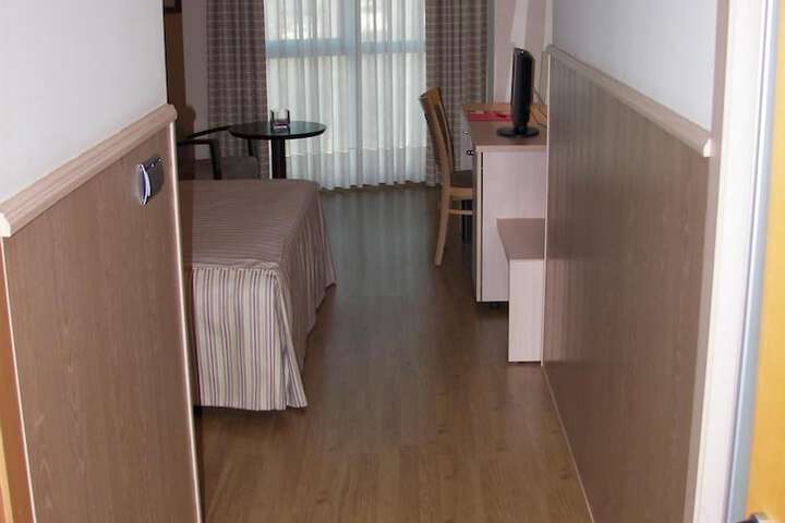 Room 10 of 41