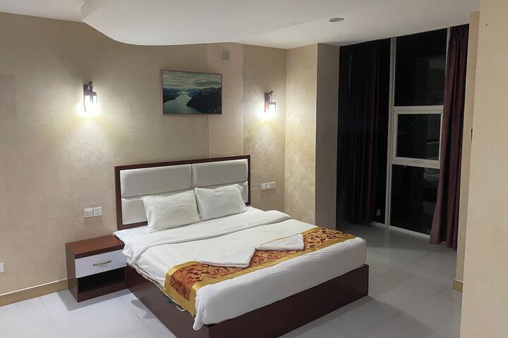 Room 3 of 38