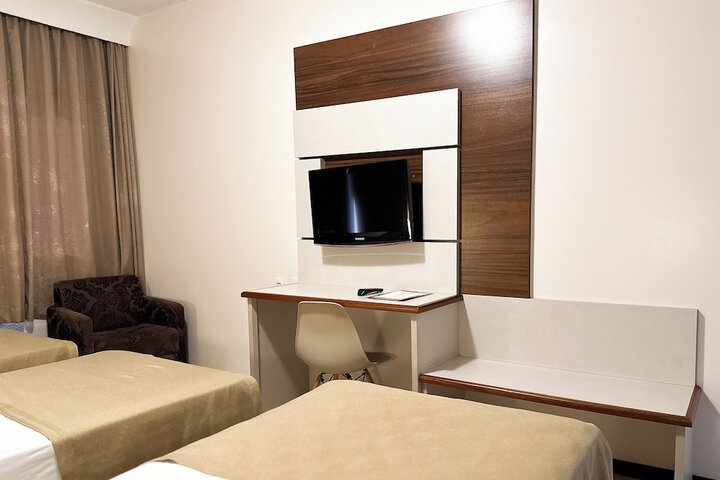 Room 33 of 77