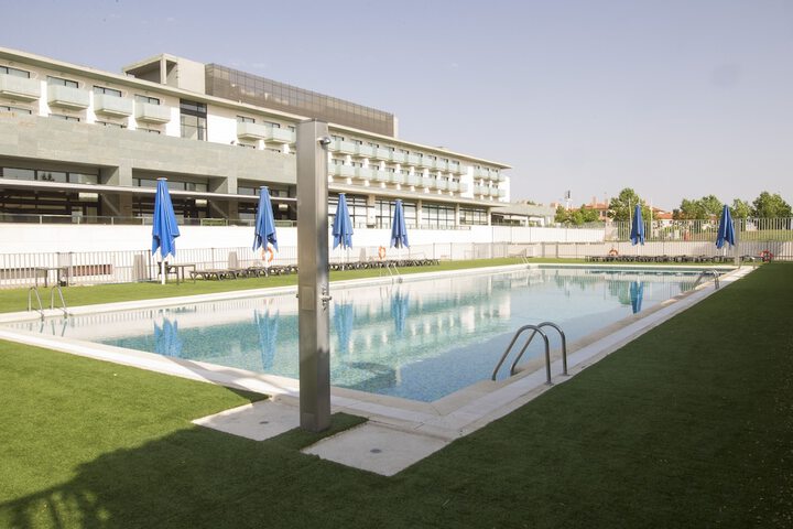 Pools & Facilities