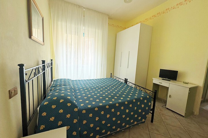 Room 11 of 27