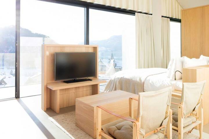 Room 12 of 76