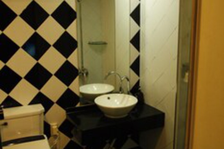 Room 3 of 53