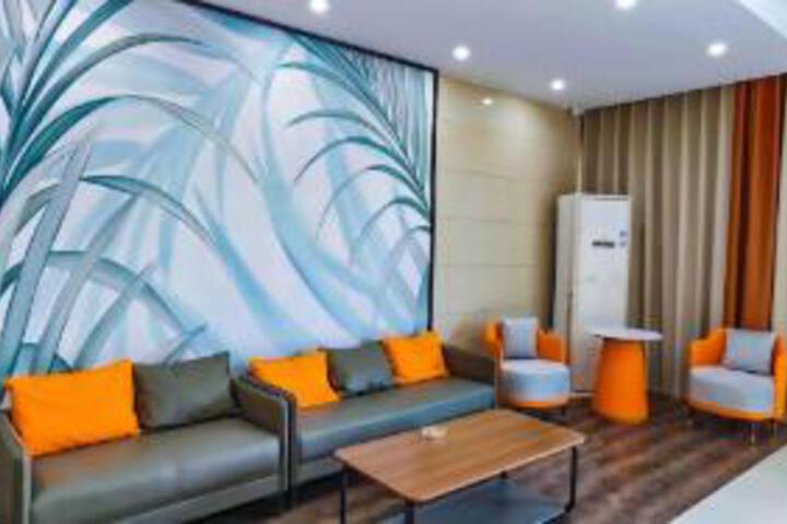 Donglai Hotel (Jianghan ArtVocational College)