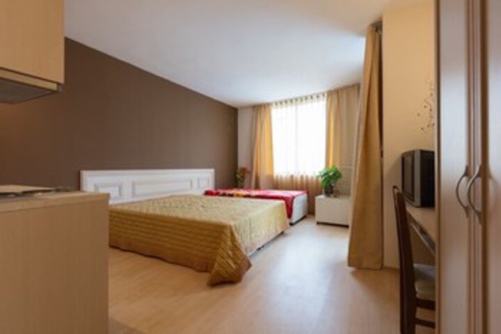 Room 12 of 20