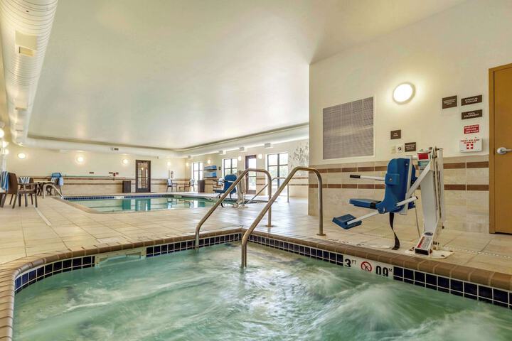 Indoor spa tub