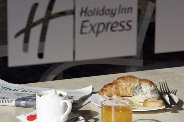 Breakfast/Coffee Service 20 of 37