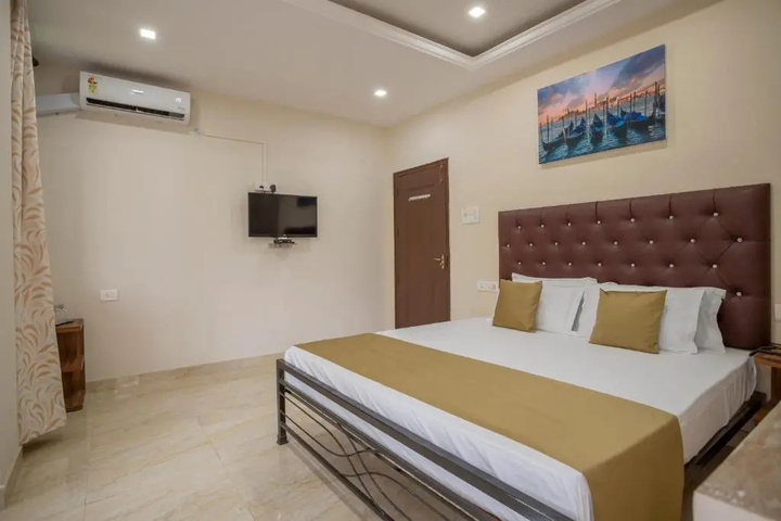 Room 8 of 13