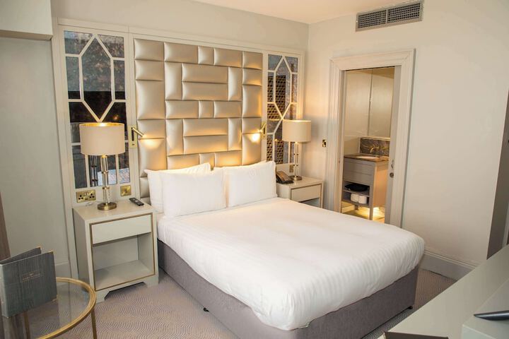Room 25 of 136