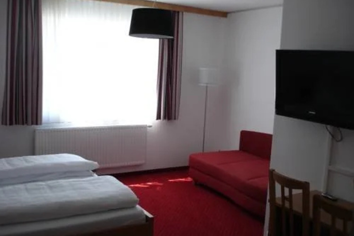 Room 3 of 16