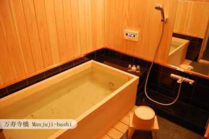 Room 6 of 48