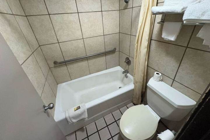 Room 16 of 28