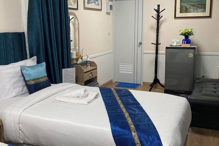 Room 33 of 47