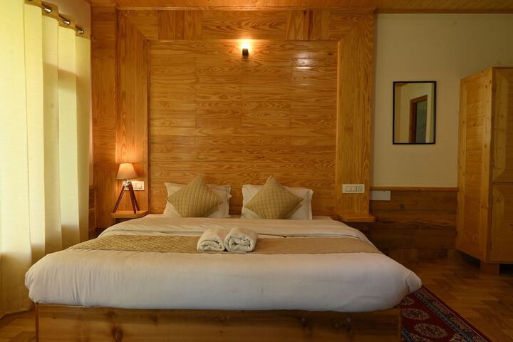 Room 4 of 38