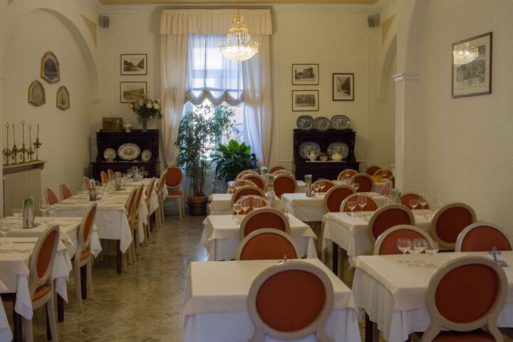 Dining 14 of 35