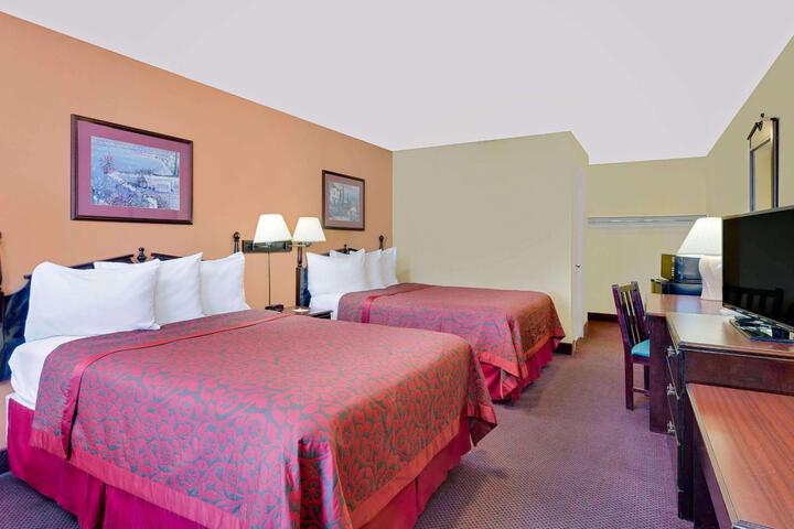 2 Double Beds (7 of 8)
