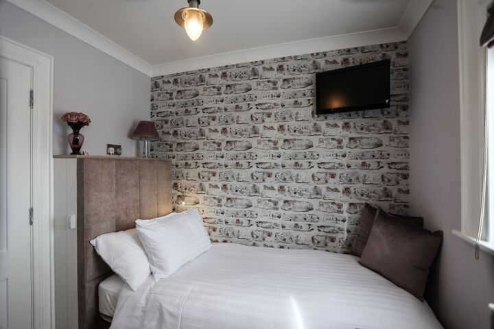 Room 11 of 46