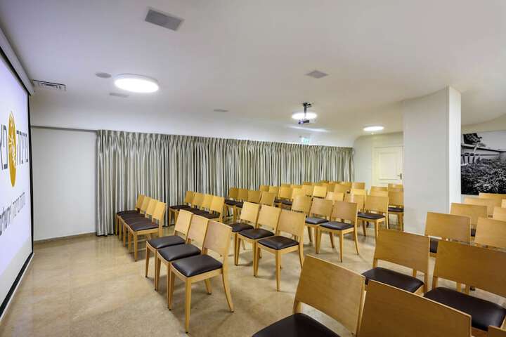 Business Center 54 of 58