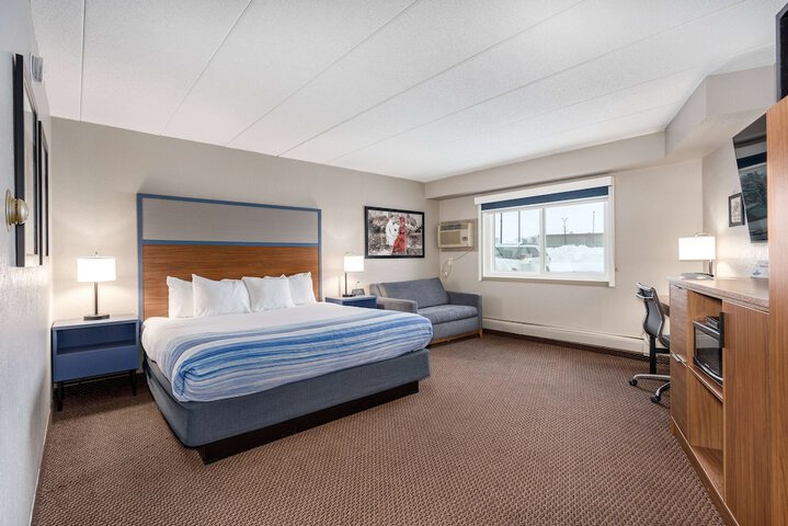 1 King Bed (1 of 9)