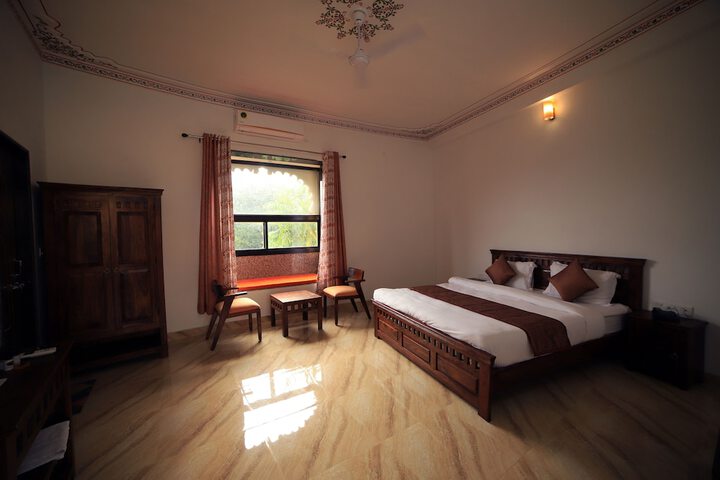 Room 15 of 48