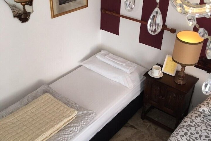 Room 13 of 25
