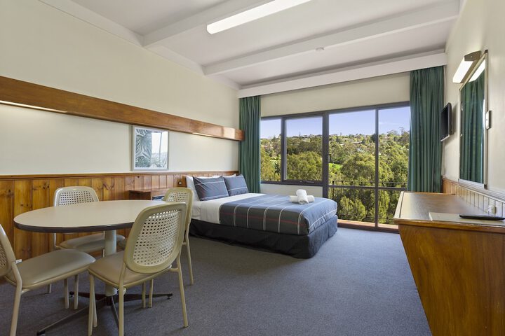 Room 25 of 58