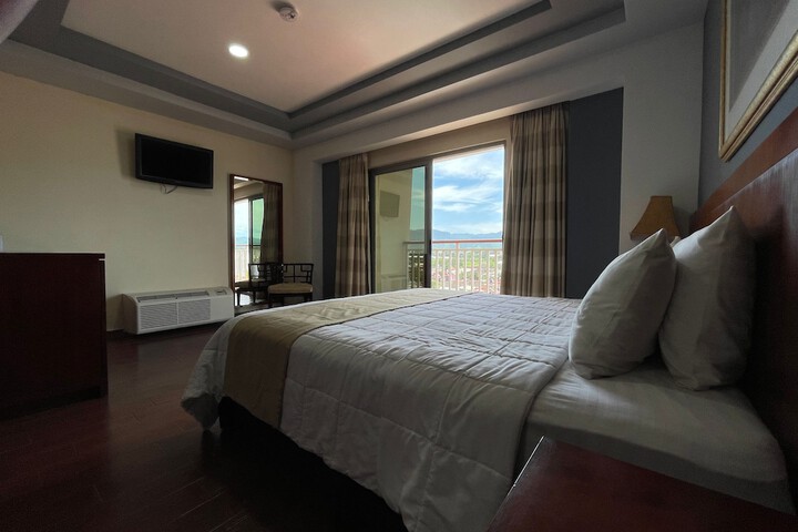 Room 10 of 21