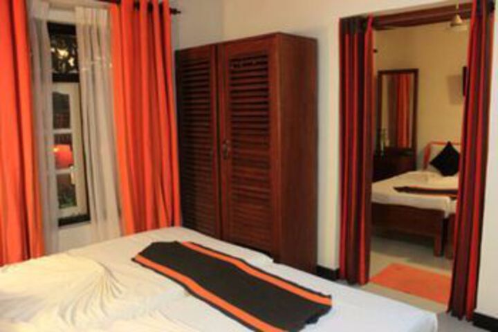 Room 9 of 16