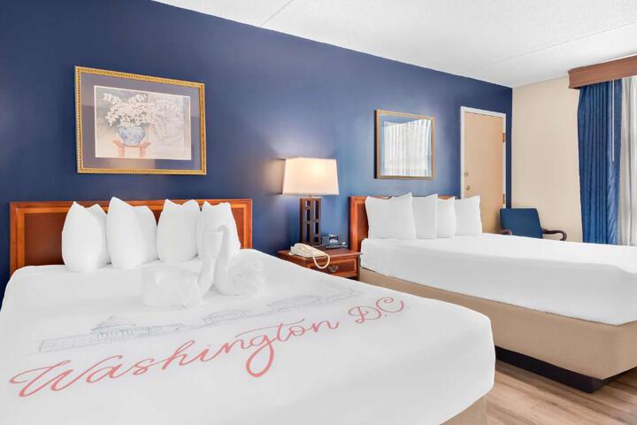 2 Queen Beds Work Desk WiFi Full Breakfast (17 of 24)