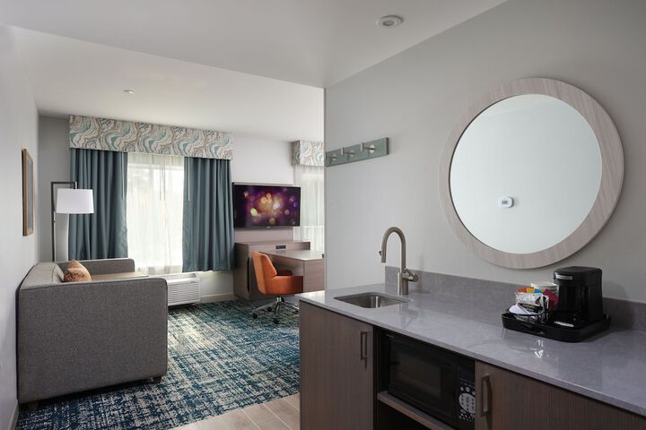 1 King Mobility Accessible with Tub (11 of 25)