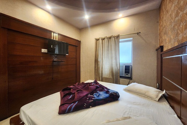 Room 32 of 49