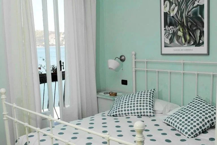 Room 5 of 17