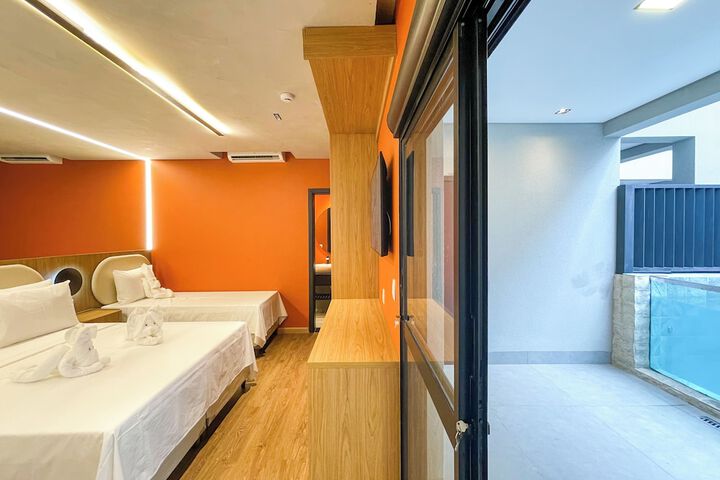 Room 51 of 102