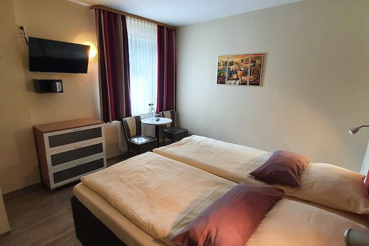 Room 8 of 46
