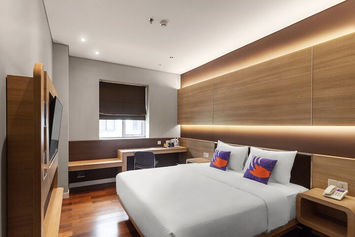 Room 3 of 20