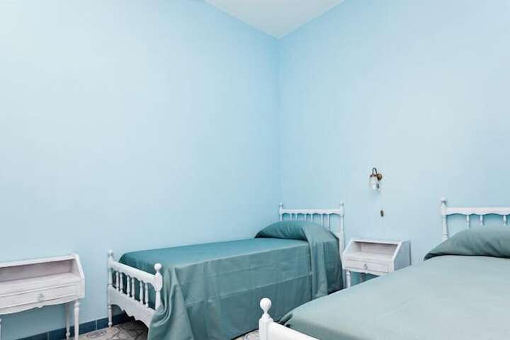 Room 5 of 62