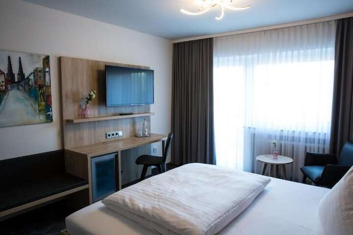 Room 3 of 32